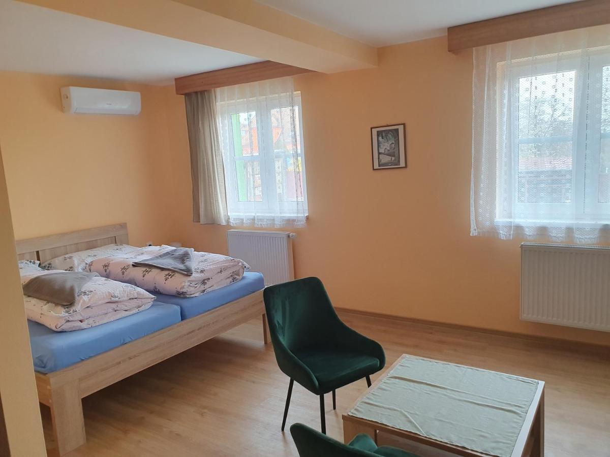 Pension Zeleny Strom Mikulov Dış mekan fotoğraf