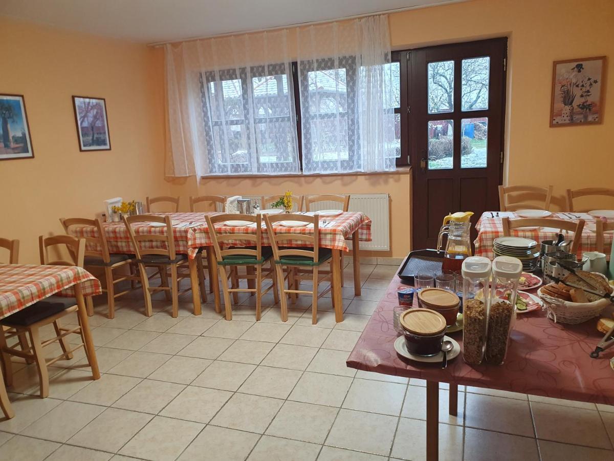 Pension Zeleny Strom Mikulov Dış mekan fotoğraf